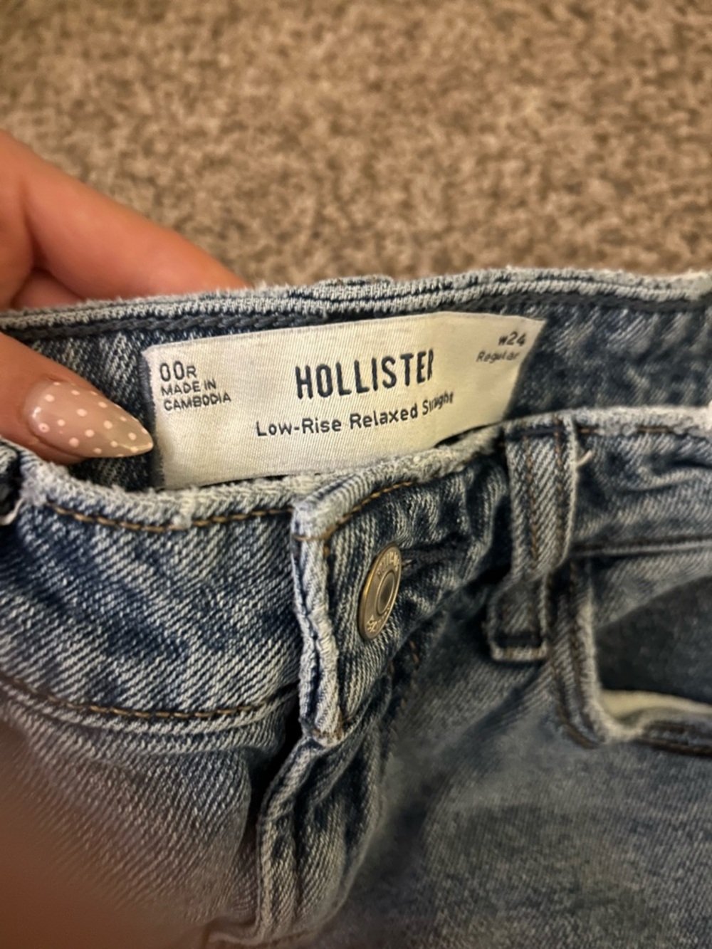 Hollister Low Rise Relaxed Straight Jeans - Picture 2 of 2